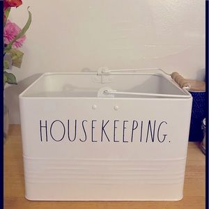 Read Dunn Housekeeping Caddie